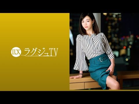 259LUXU-1090 ラグジュTV 1074 上品な佇まいの奥様が旦那の許可を経て念願のAV出演。旦那以外のペニスの刺激に酔いしれ、頬を染めながら中イキ絶頂！！海报剧照